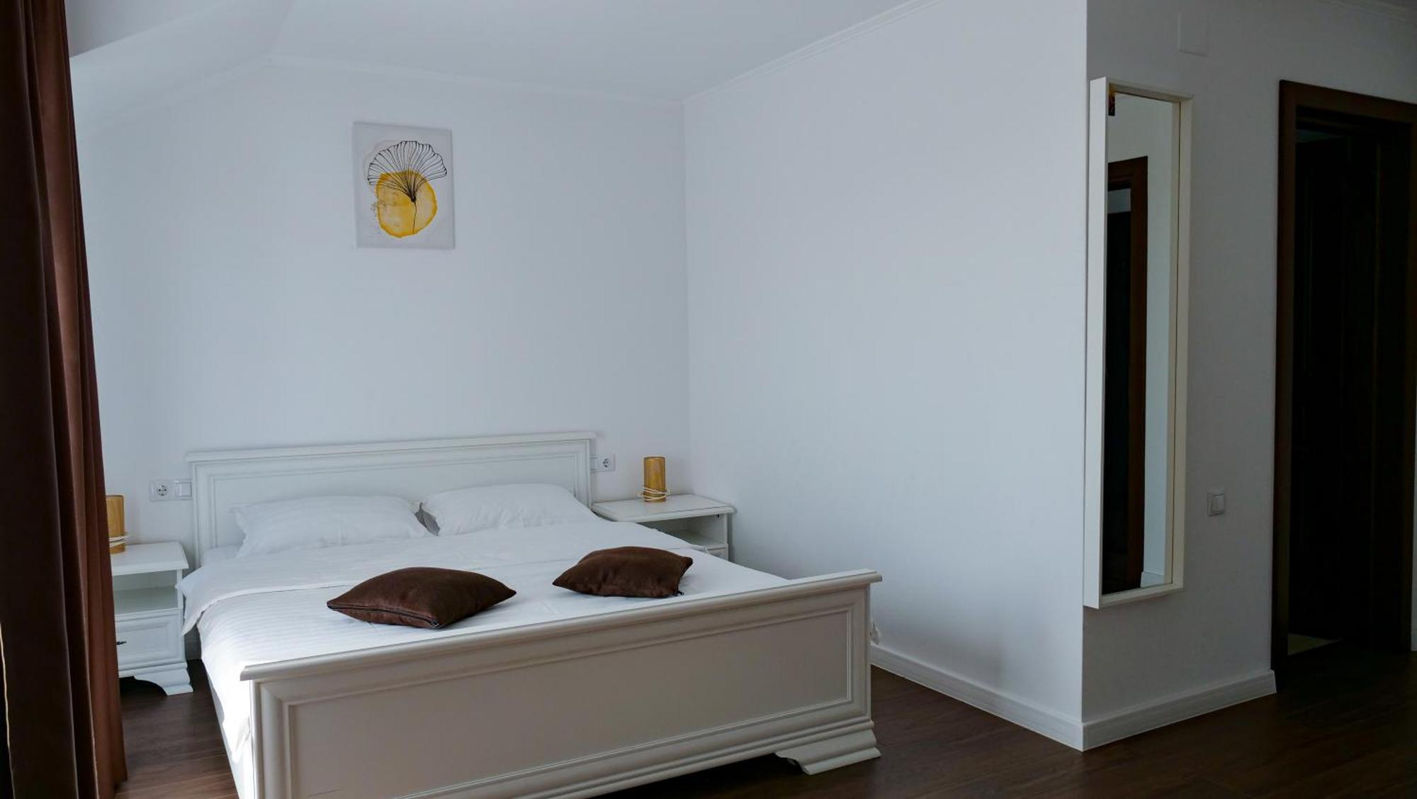 Casa Ambientt Hotel Curtea de Argeş Buitenkant foto