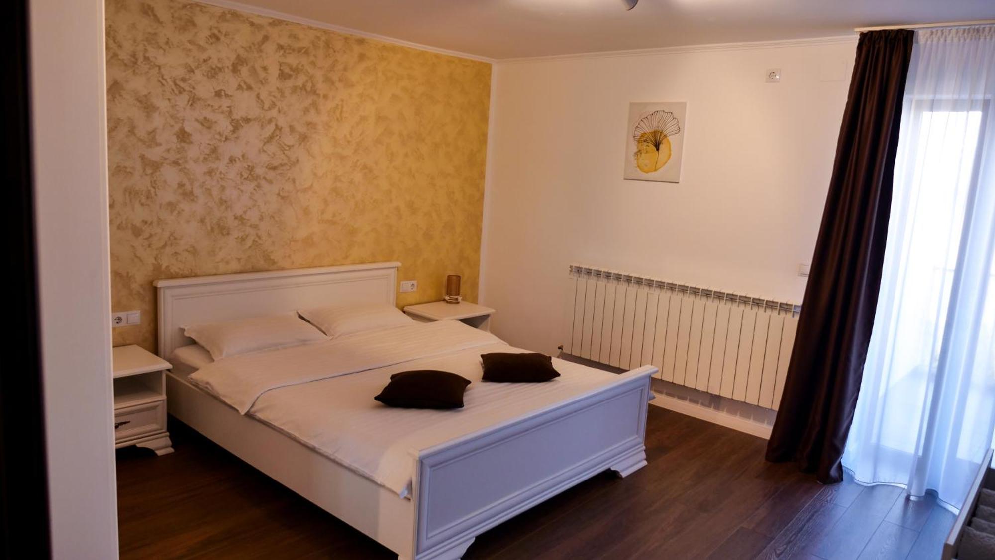 Casa Ambientt Hotel Curtea de Argeş Buitenkant foto