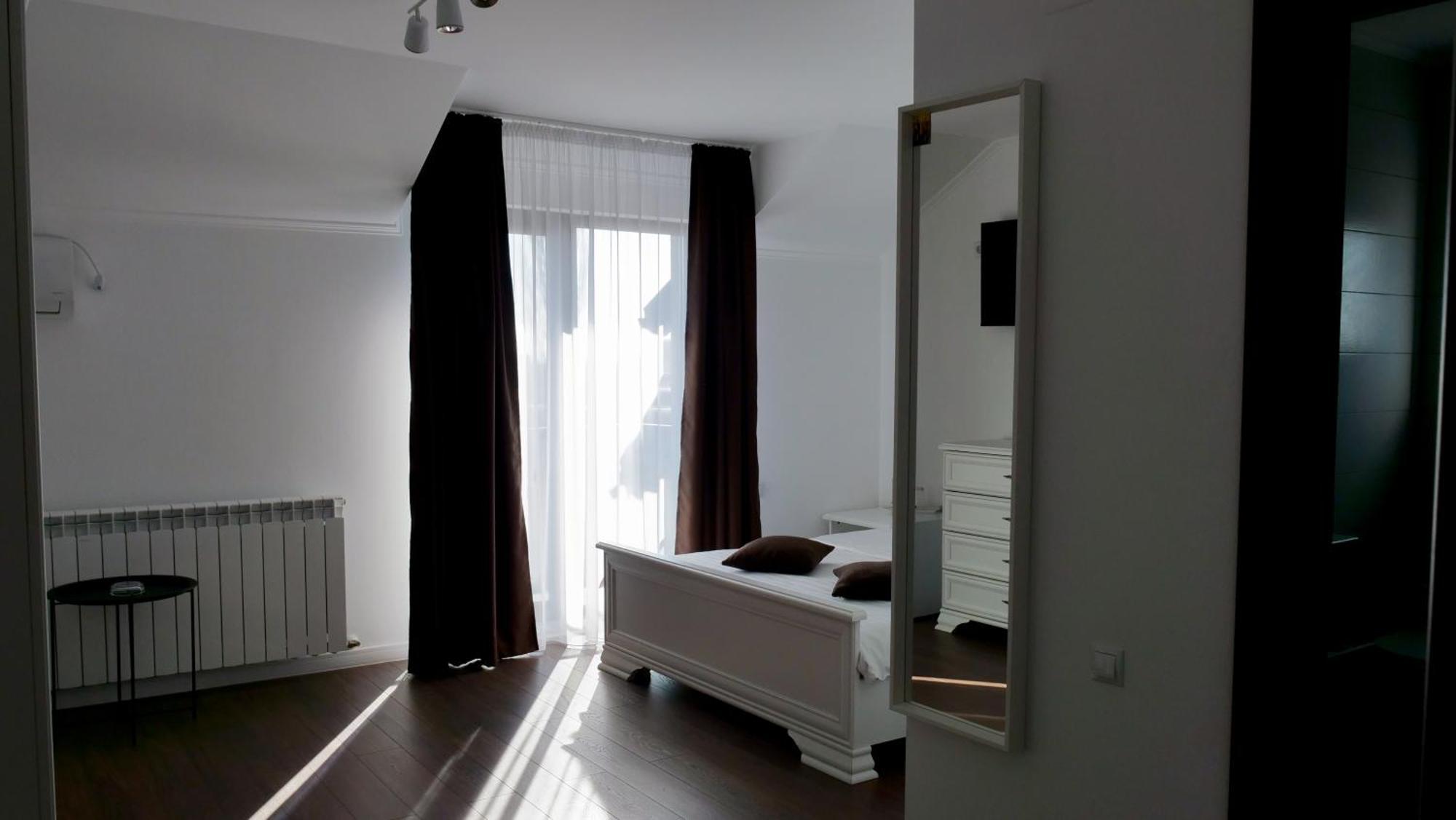 Casa Ambientt Hotel Curtea de Argeş Buitenkant foto